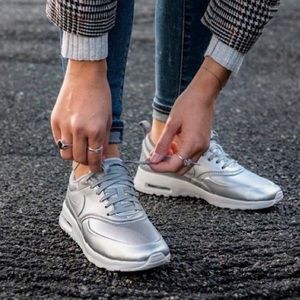 Nike Thea silver 🤩🦋💎